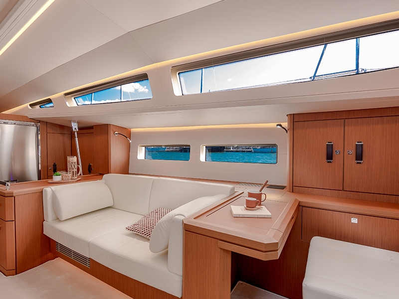 Jeanneau 60 by Trend Travel Yachting Decksriss Salon 3.jpg